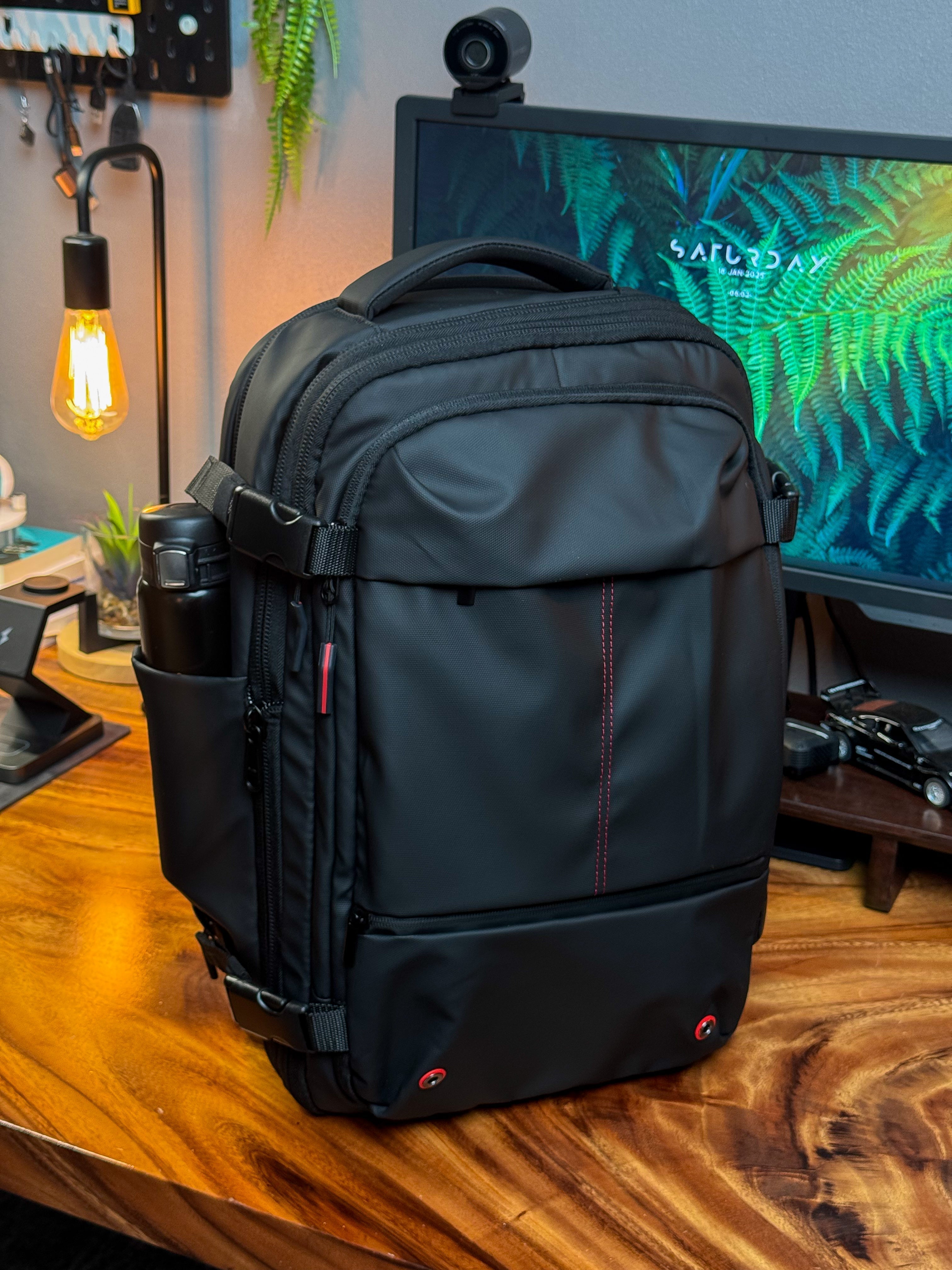 BowLift | 17" Laptop Backpack with Vacuum Compression Lightweight and Spacious