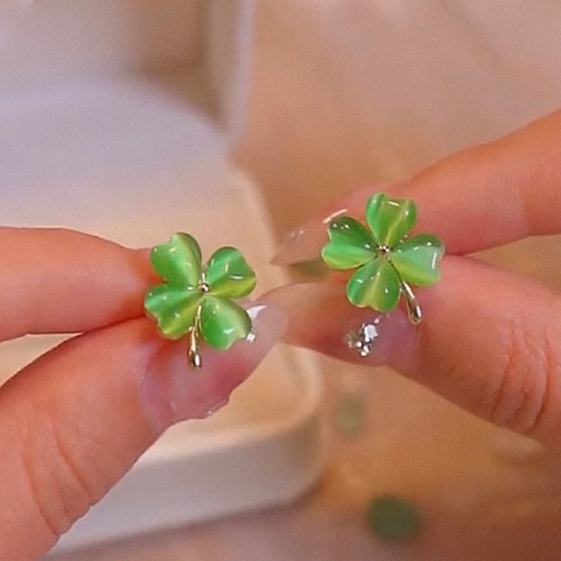 BowLift | Heart-shaped Opal Lucky Four Leaf Clover Earrings