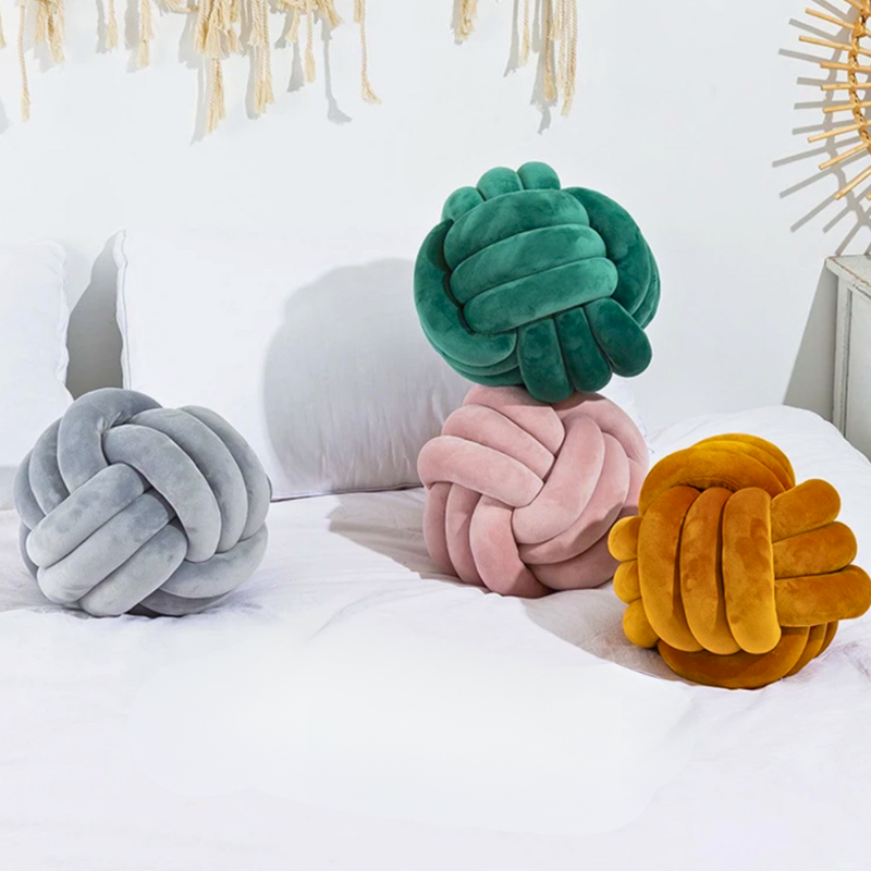 BowLift | Scandinavian Knot Cushion made of Velvet