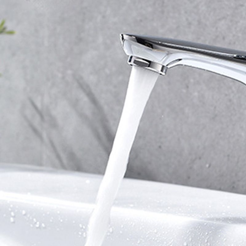 BowLift | Basic Metal Sink Faucet Silver Bathroom Faucet with Lever Handle