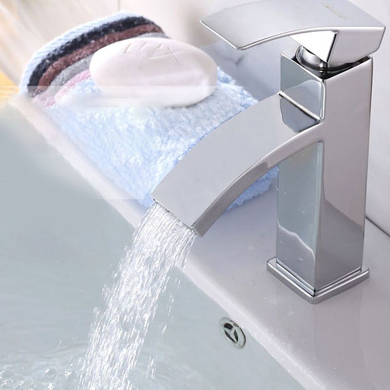 BowLift | Cubic Chrome Bathroom Faucet Low Arc Single Lever Basin Faucet