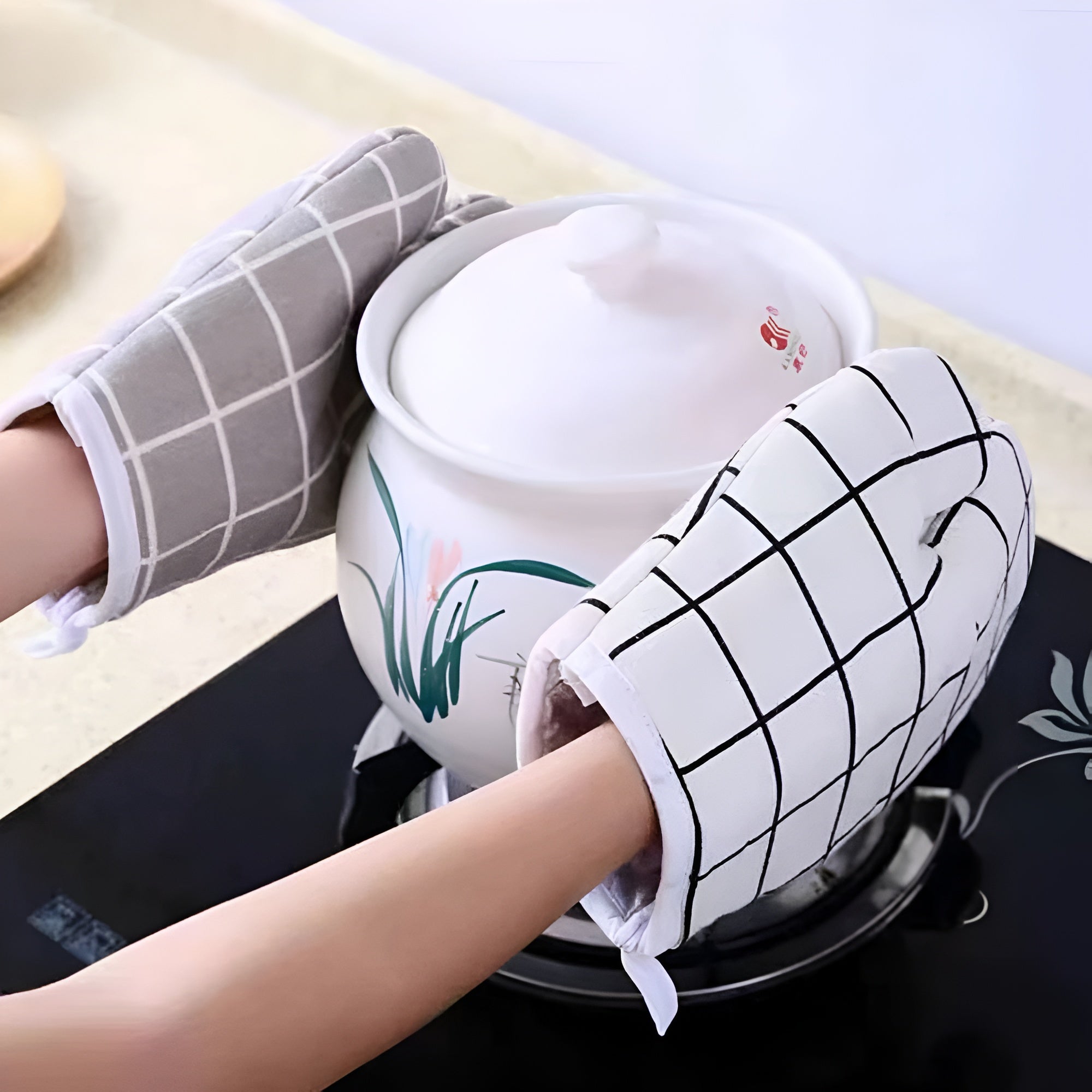BowLift | Heatproof Grid Pattern Kitchen Mitts