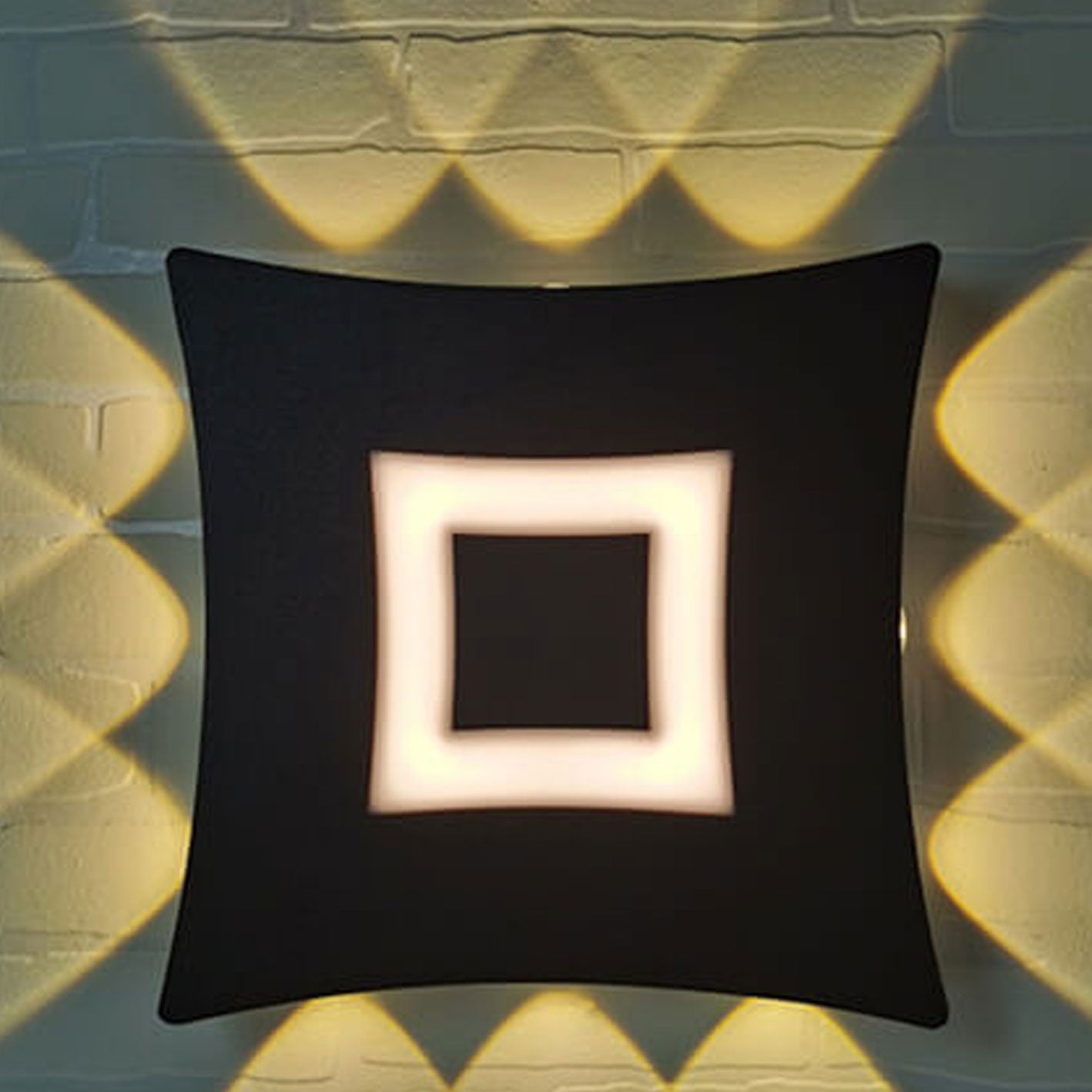 BowLift | Designer LED Wall Lamp Perfect Lighting for Patios and Fences