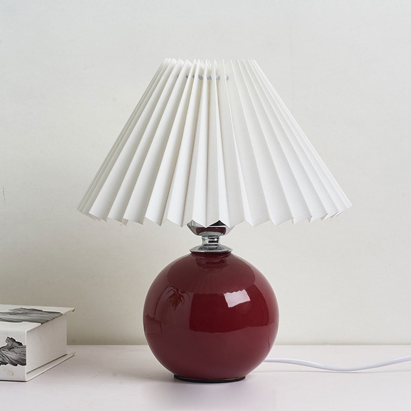 BowLift | Nordic minimalist 1-light table lamp made of ceramic with pleats