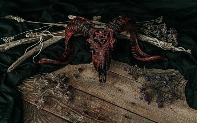 BowLift | Carved Ram Skull