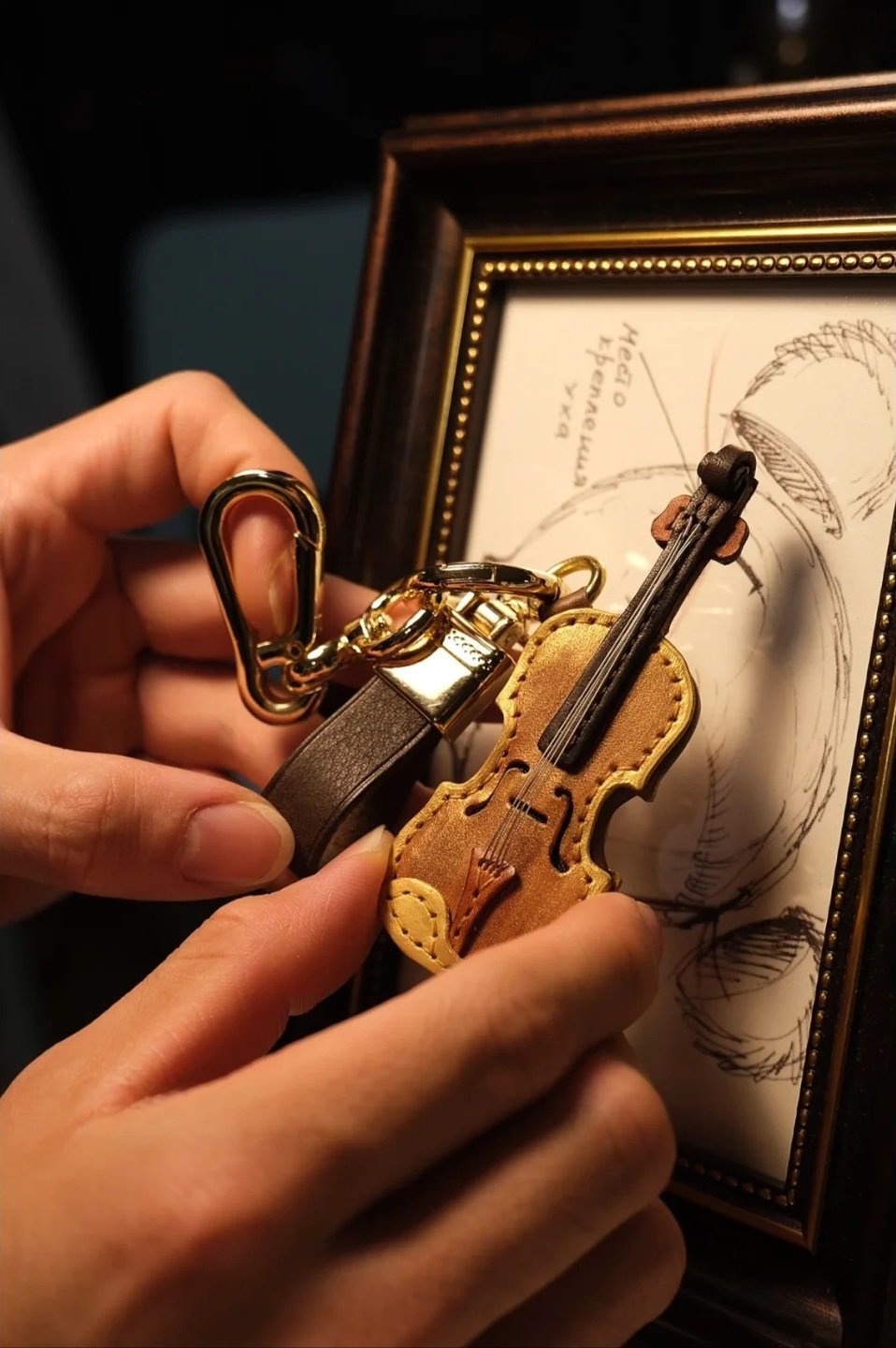 BowLift | Crafted Leather Violin & Cello Keychain