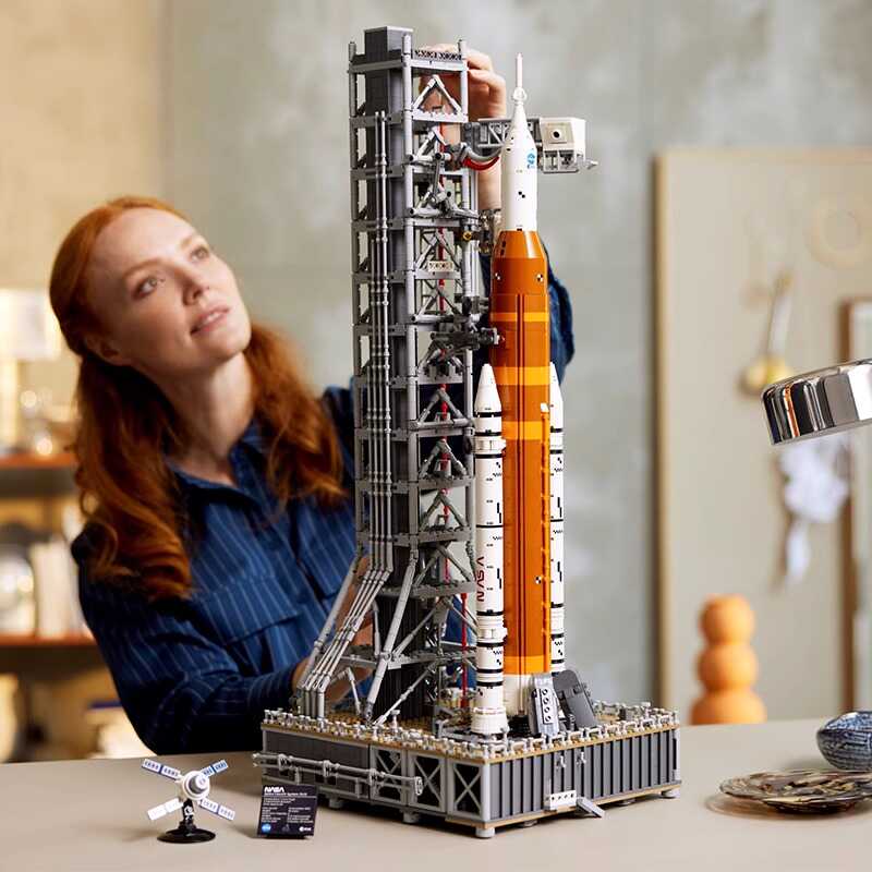 BowLift | Build, Explore & Display – The Ultimate NASA Artemis Space Launch System Model Kit