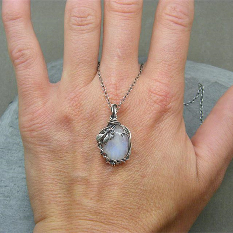 BowLift | Retro Moonstone Necklace - Selene