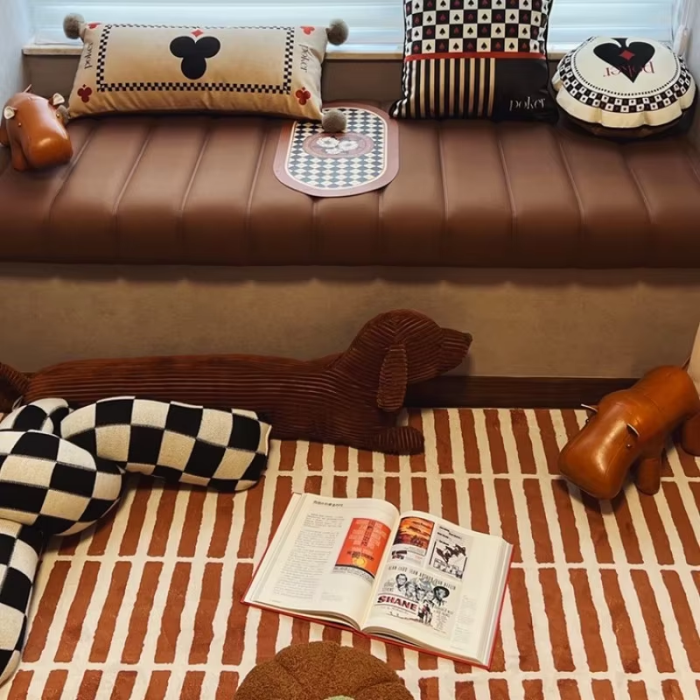 BowLift | Brown Retro Carpet