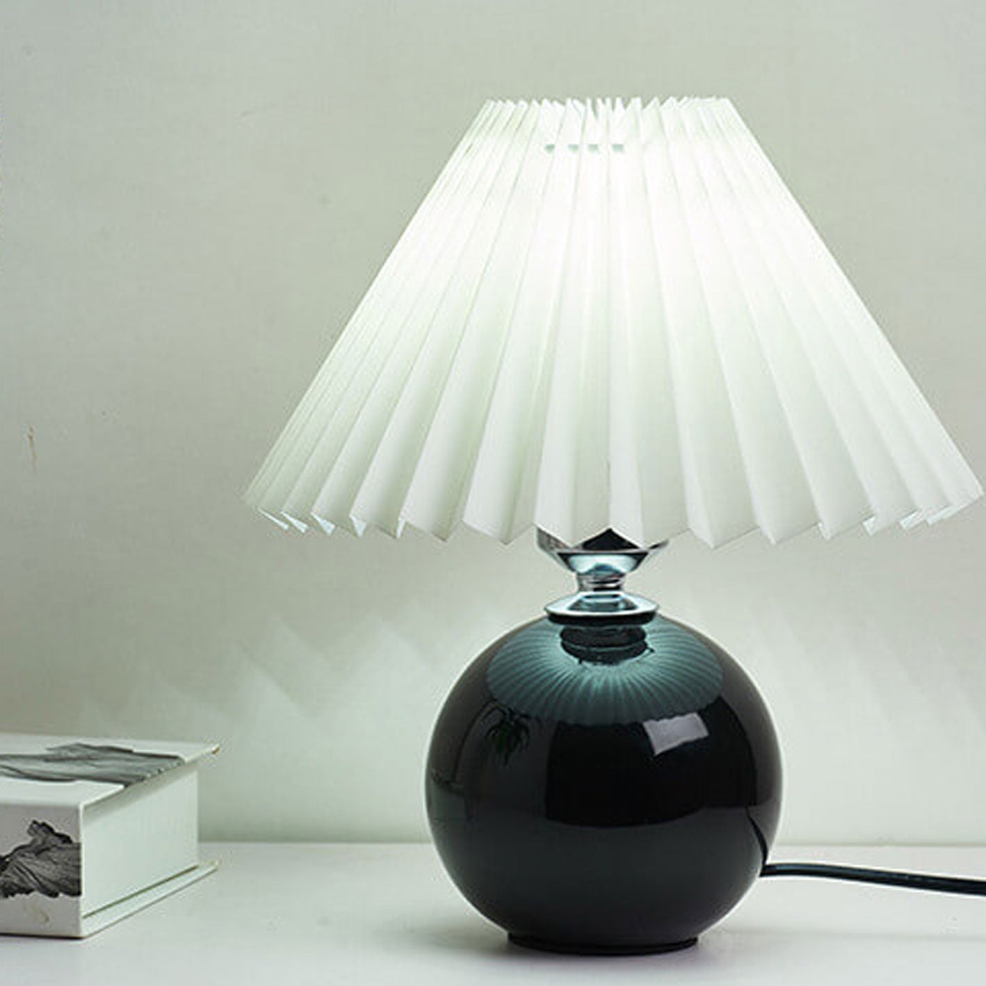 BowLift | Nordic minimalist 1-light table lamp made of ceramic with pleats