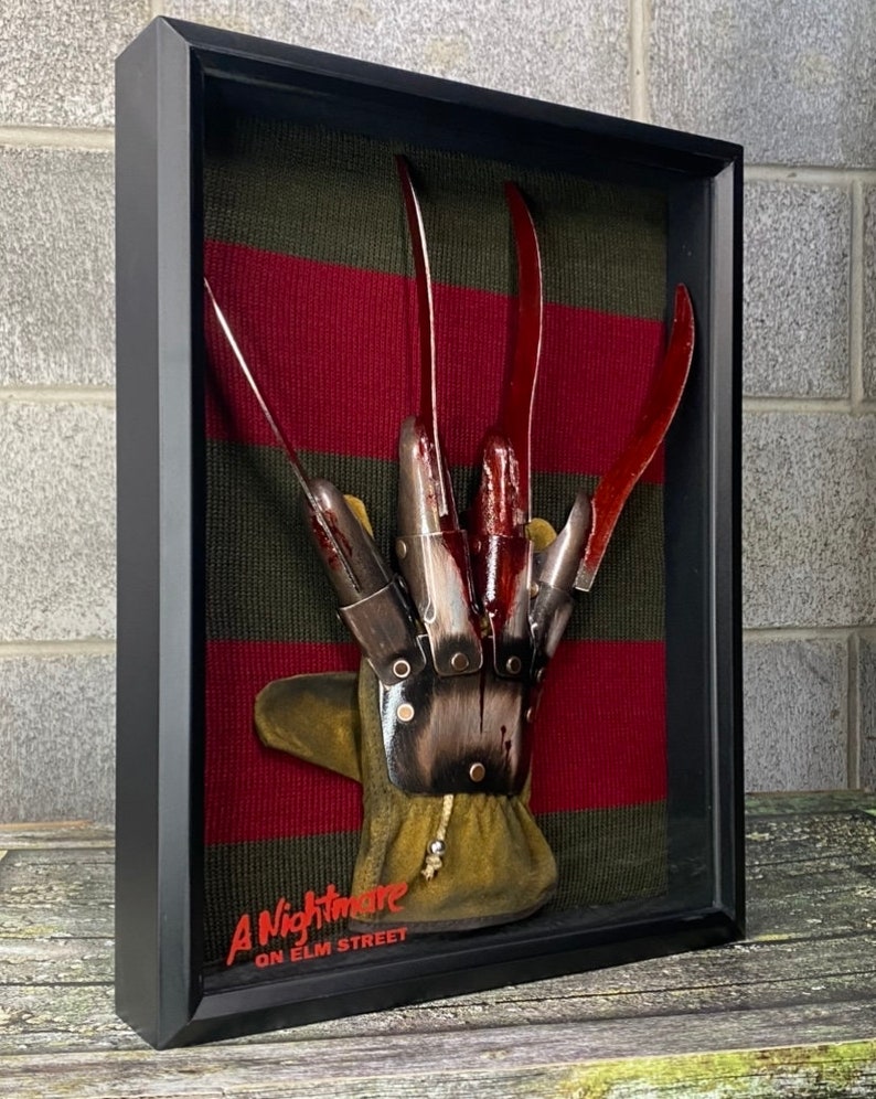 BowLift | Freddy Krueger Metal Glove & Sweater Shadow Box Horror Movie Prop Memorabilia Collectible A Nightmare On Elm Street Freddy Decor Halloween