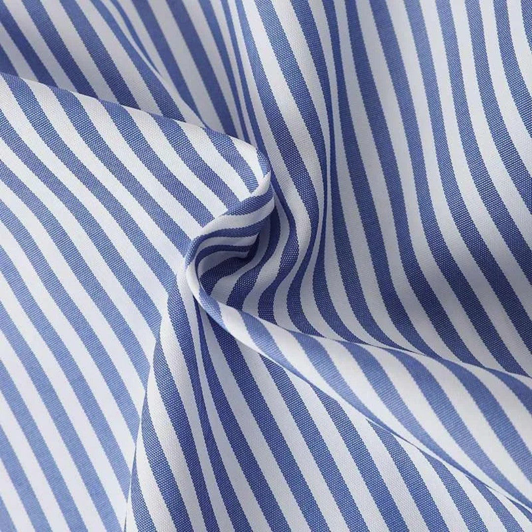 Tailored Executive Shirt with Classic Collar and Button Front