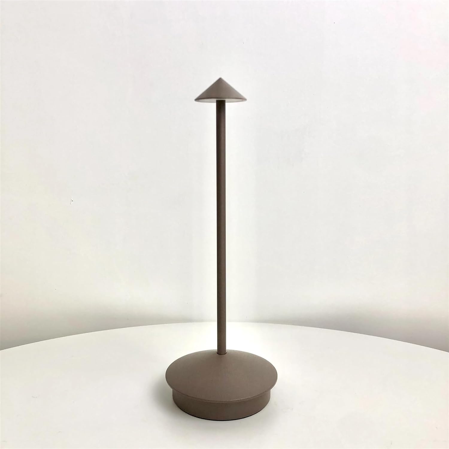 BowLift | Eindhoven Robyn Arrow LED Table Lamp