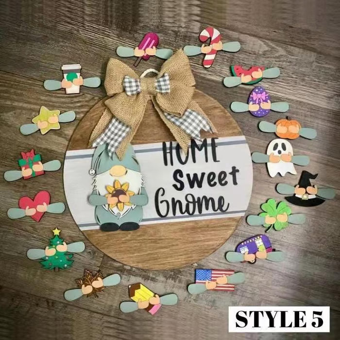 BowLift | The best Christmas decorationsInterchangeable welcome sign with wooden gnome