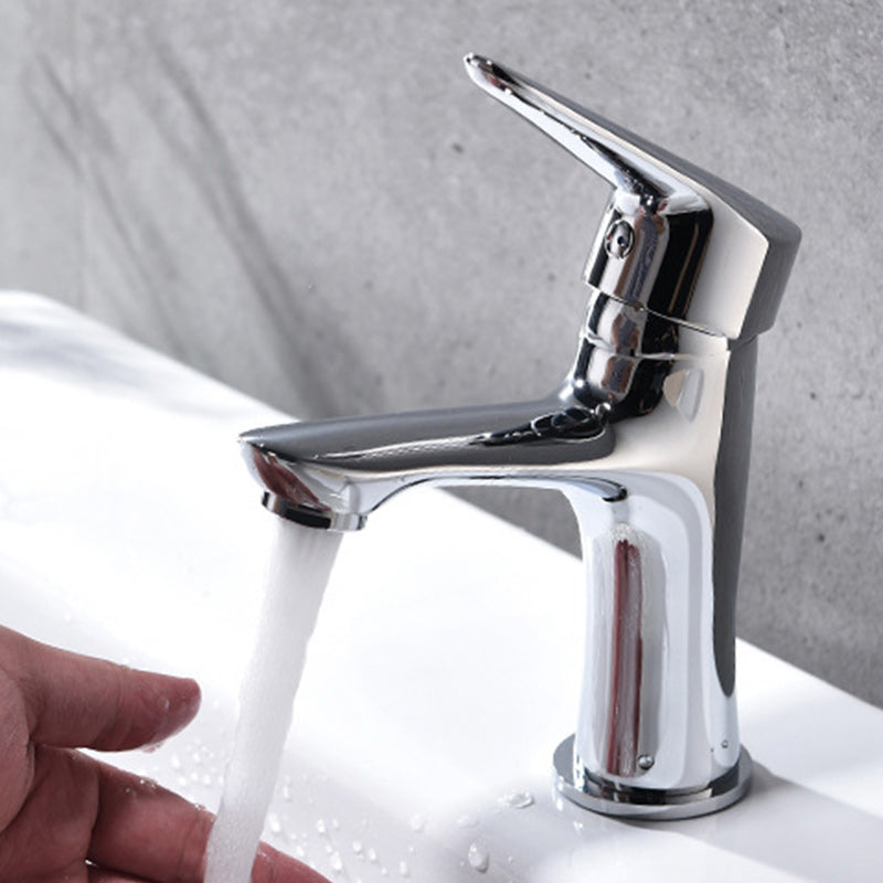 BowLift | Basic Metal Sink Faucet Silver Bathroom Faucet with Lever Handle