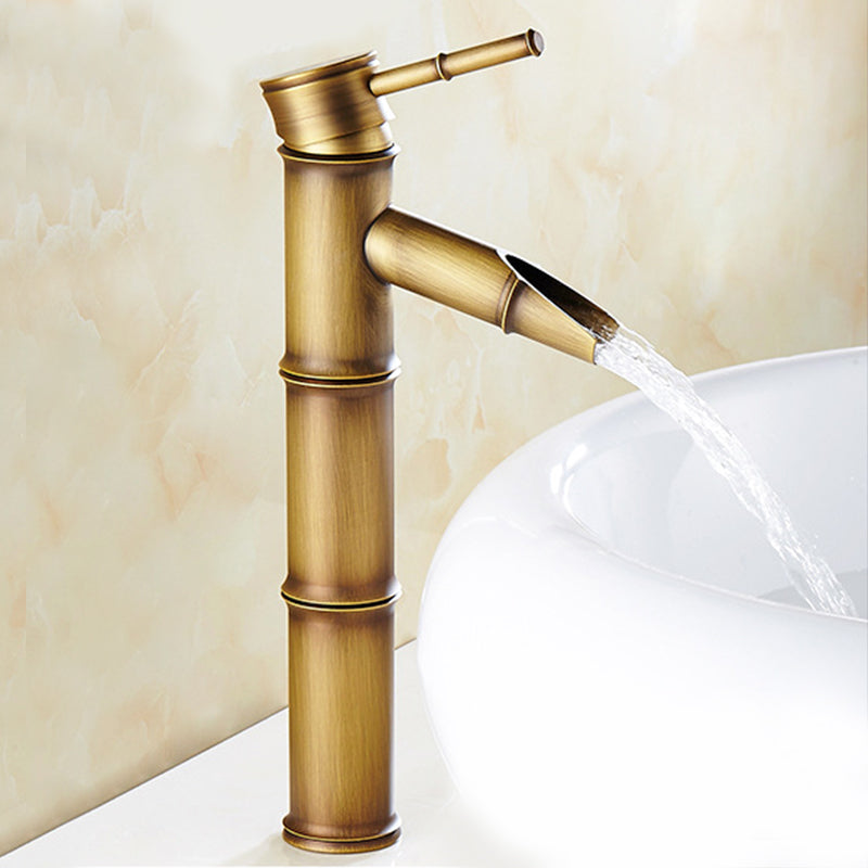 BowLift | Country style single hole basin faucet with a lever handle