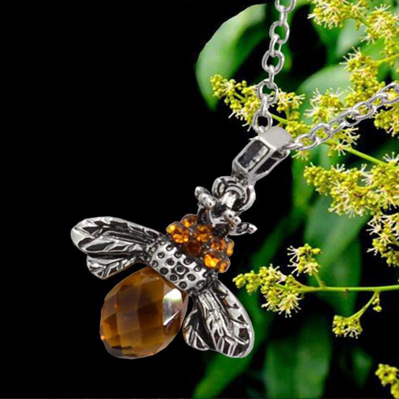 BowLift | "Dancing Bee" Necklace