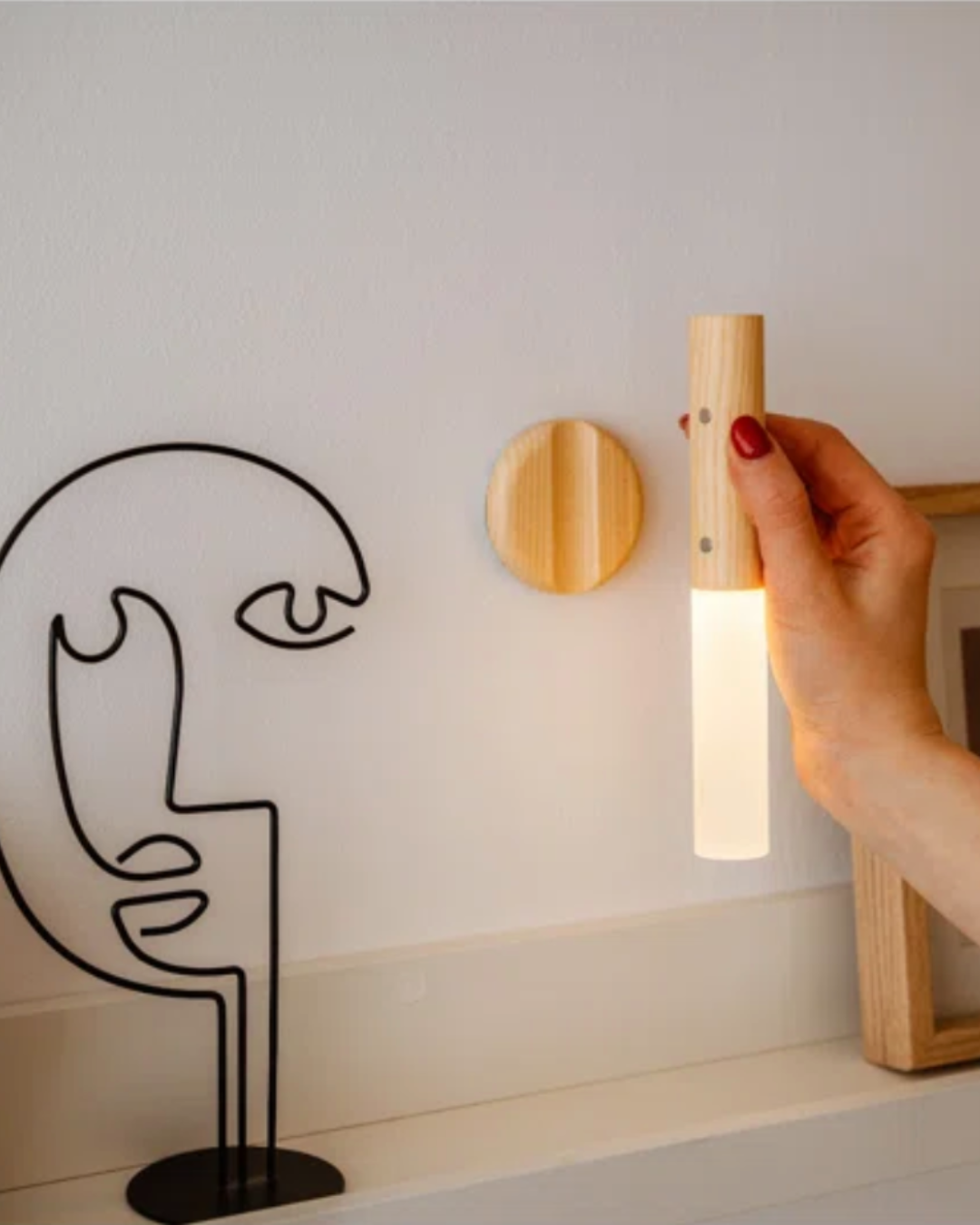 BowLift | Wireless Wooden Wall-Mounted Sconce