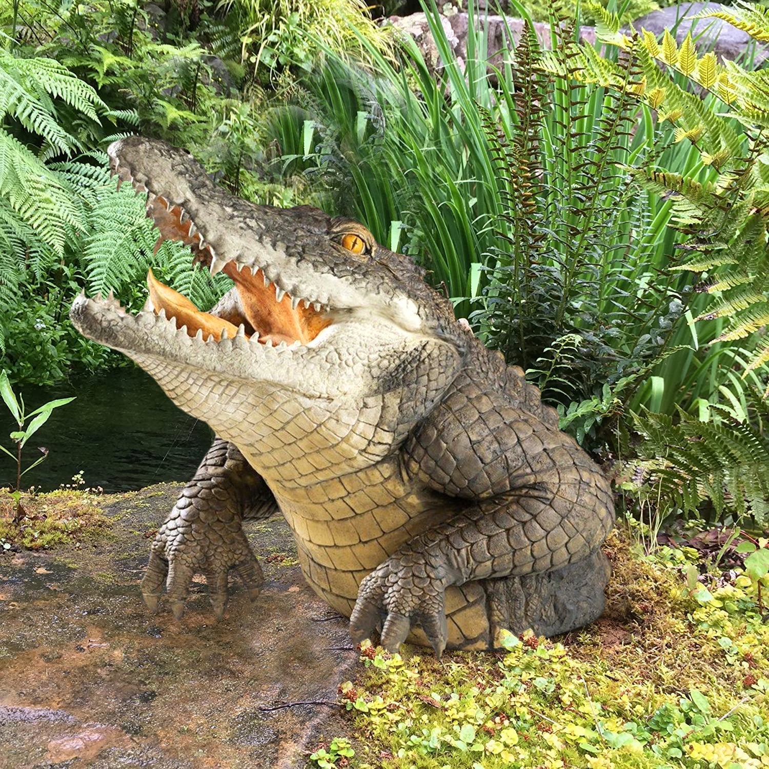 BowLift | Garden Swamp Gator Statue