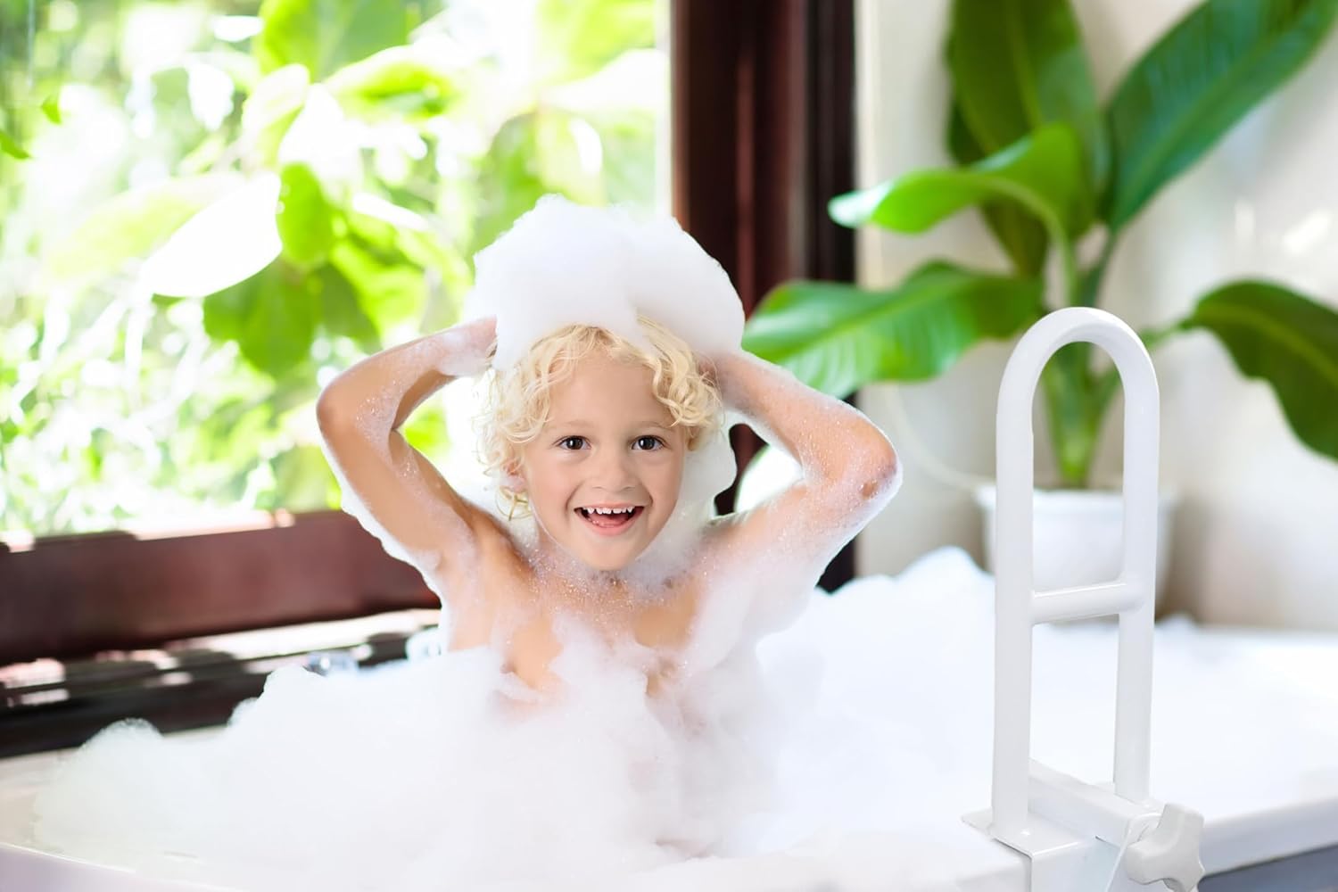 BowLift | Bathtub grab bar for seniors and disabled persons