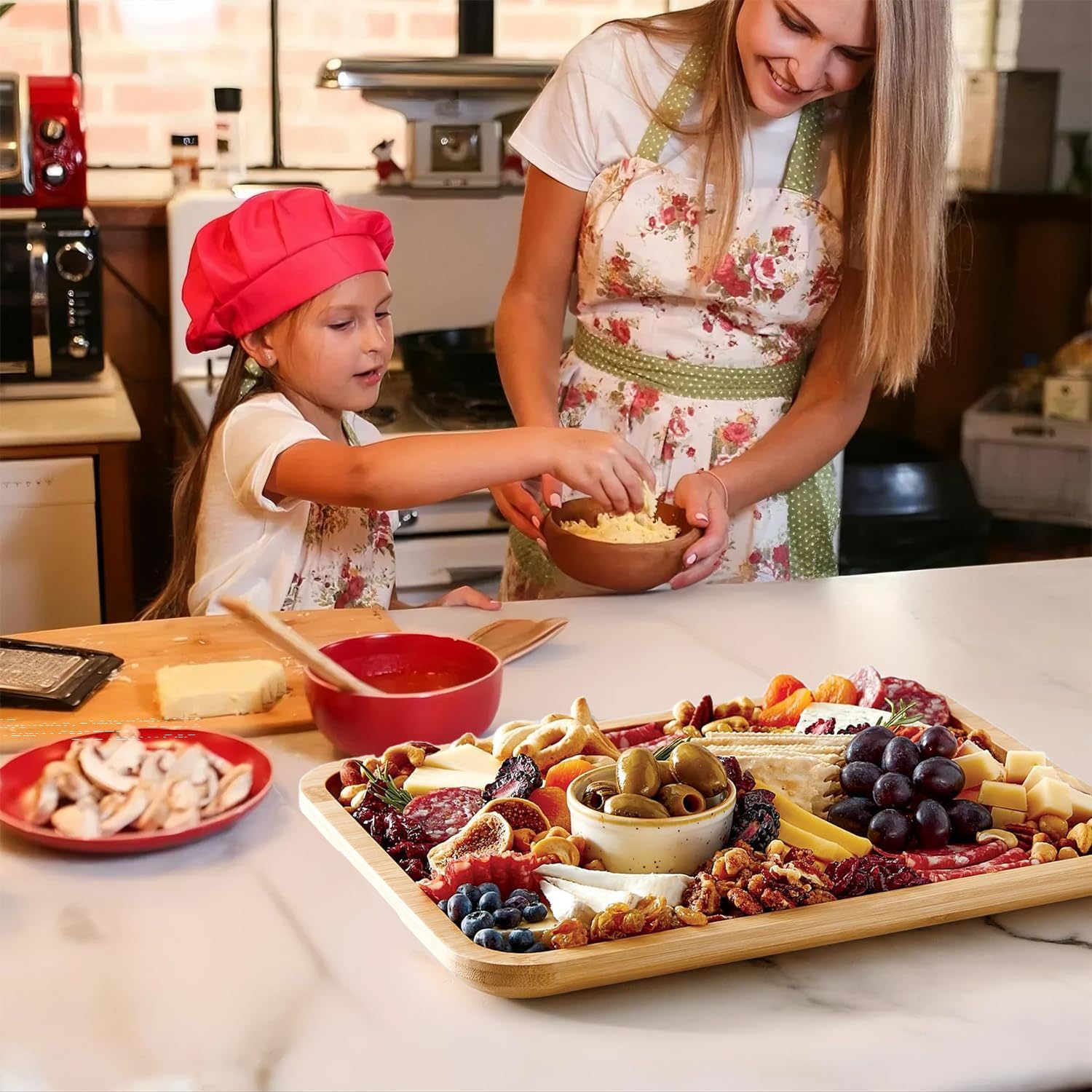BowLift | Bamboo Charcuterie Serving Board with Locking Clear Lid – Savorya