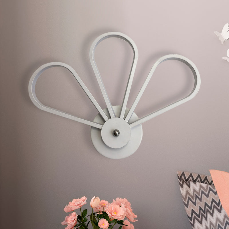 BowLift | Clover-shaped bedroom wall-mounted lighting acrylic LED modern wall lamp in white