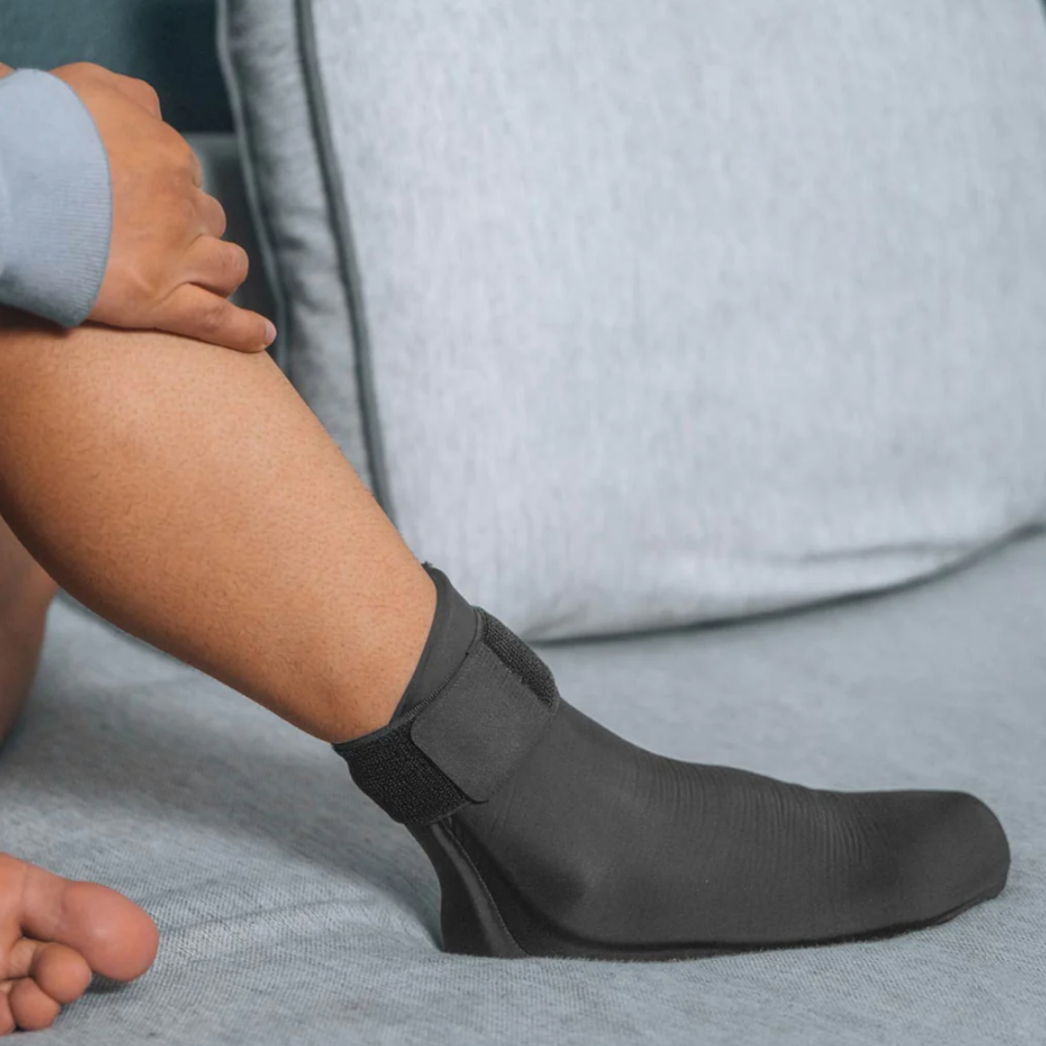 BowLift | Cooling & Warming Foot Brace | Adjustable, Breathable & Ideal for Injury Recovery