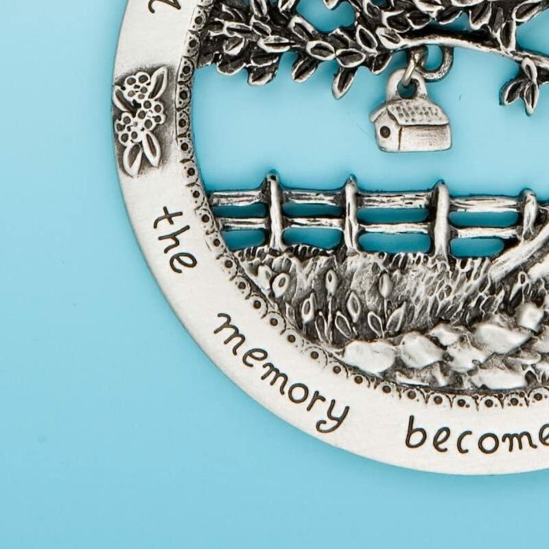 BowLift | "When Someone You Love Becomes a Memory" - Merry Christmas Memorial Ornament