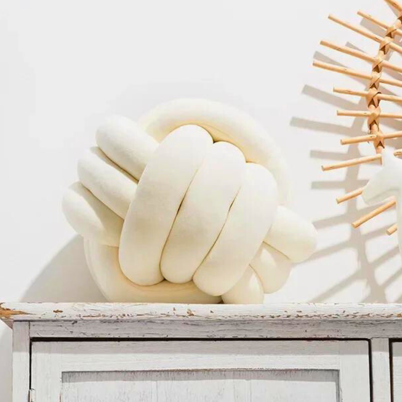 BowLift | Scandinavian Knot Cushion made of Velvet