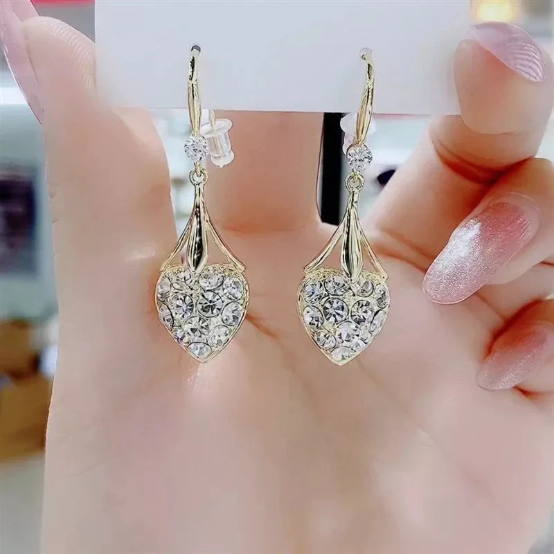 BowLift | Heart shaped diamond earrings