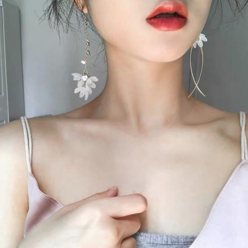 BowLift | Asymmetrical Flower Earrings