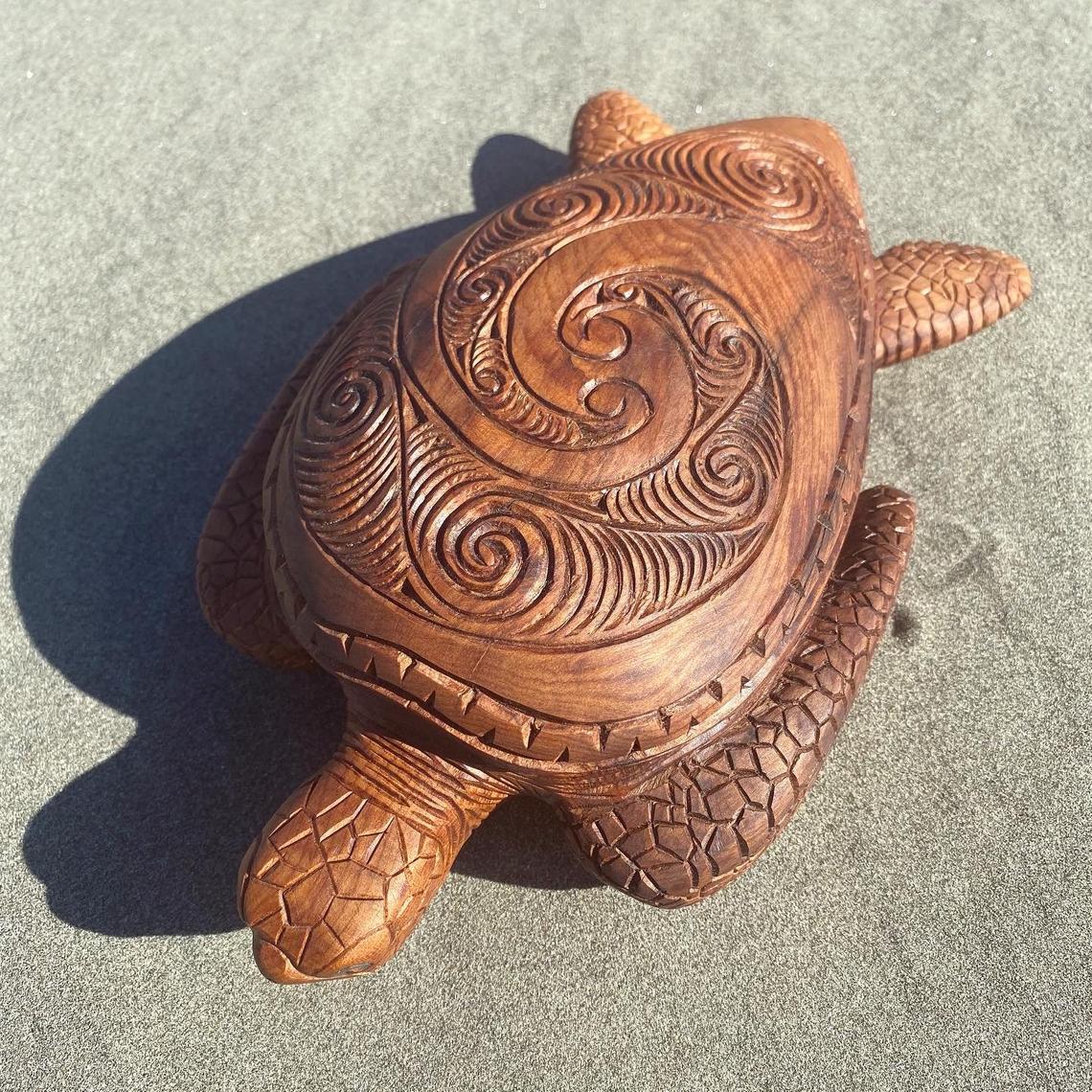 BowLift | Hawaiian Turtle Resin Ornament