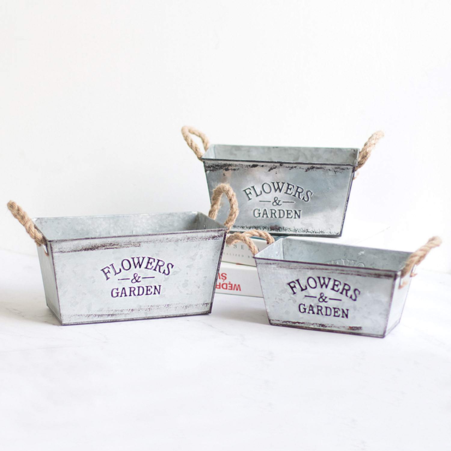 BowLift | Decorative flower and garden container made of metal with hemp rope handles