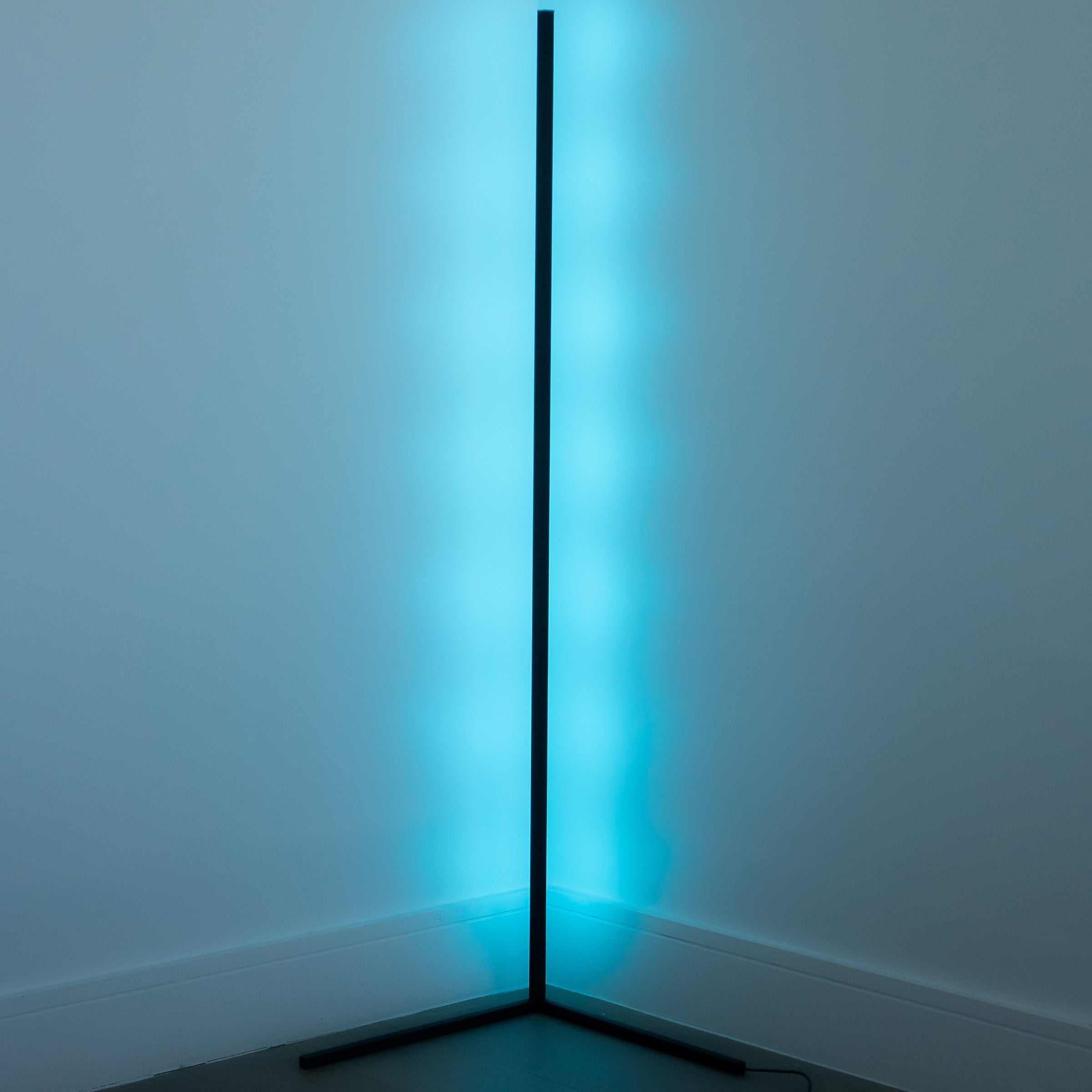 BowLift | Modern Corner LED Floor Lamp – Space-Saving Minimalist Design with Soft Ambient Lighting