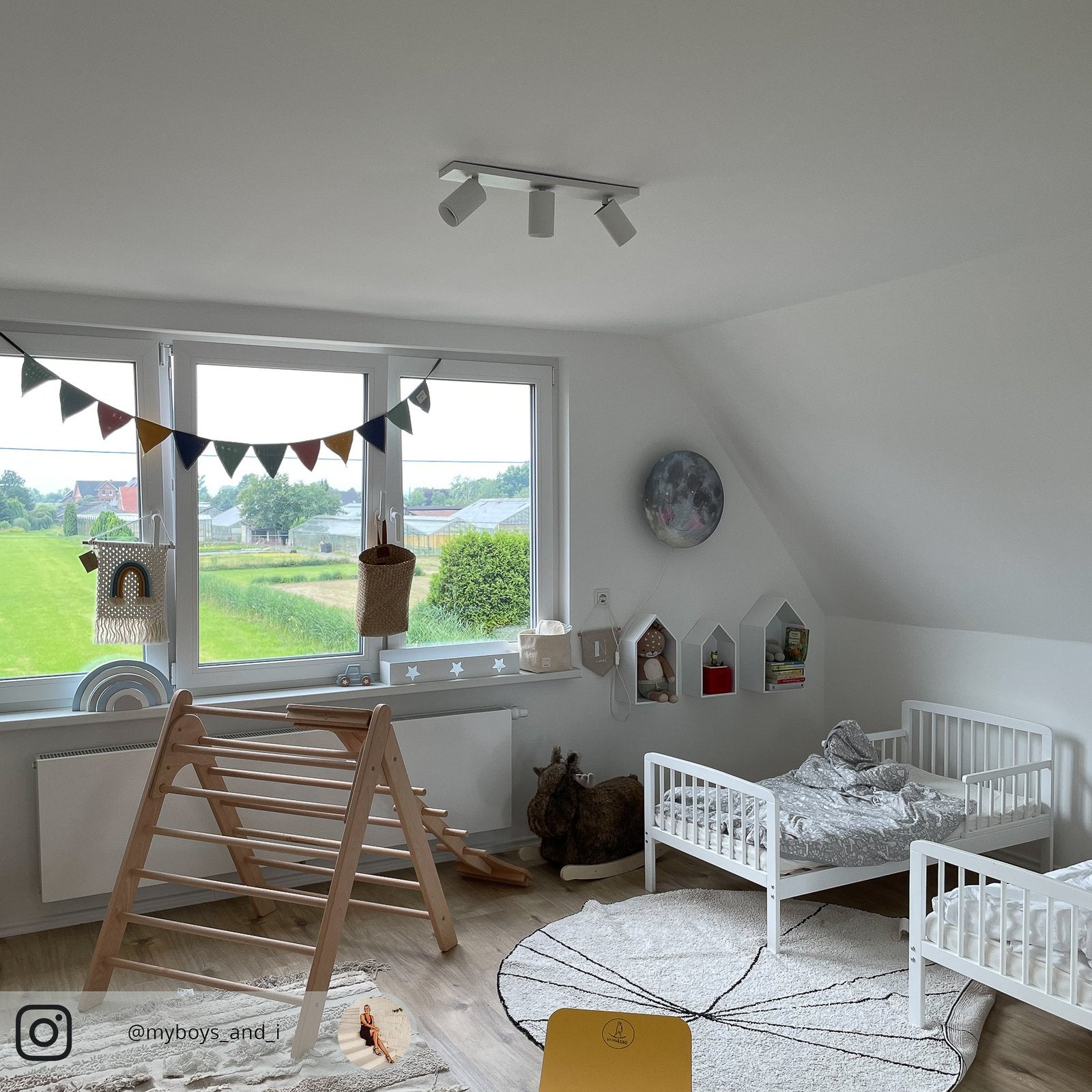 BowLift | Ceiling Light White Aluminum Adjustable Spotlight