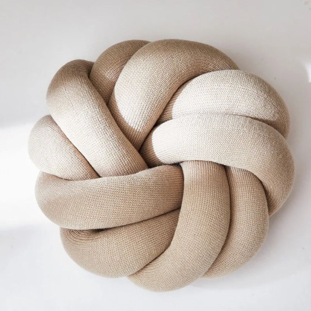 BowLift | Puffy Pretzel Cushion
