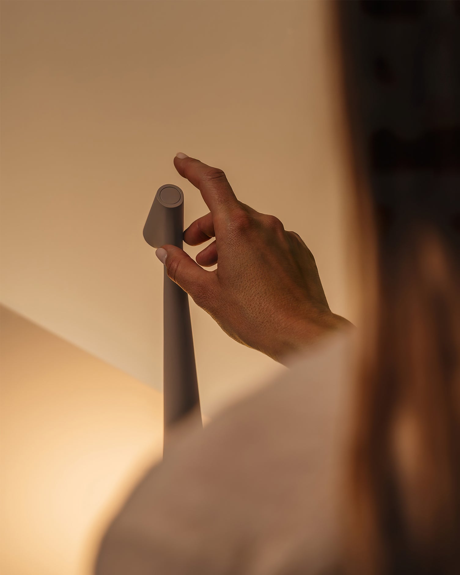 BowLift | EcoLight – Energy-Efficient Rechargeable Desk Lamp