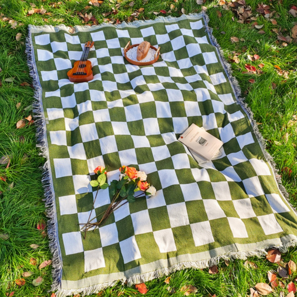 BowLift | All-Season Checkered Picnic Blanket with Fringe