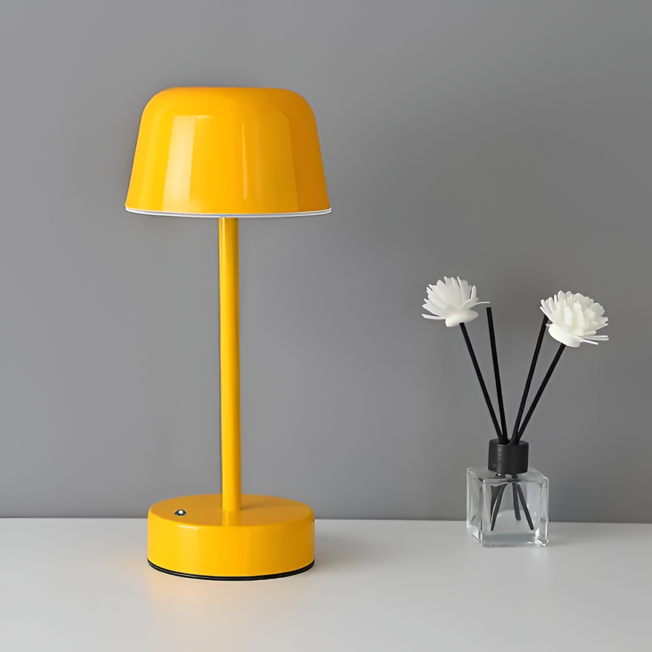 BowLift | Wireless LED Table Lamp in Retro Design