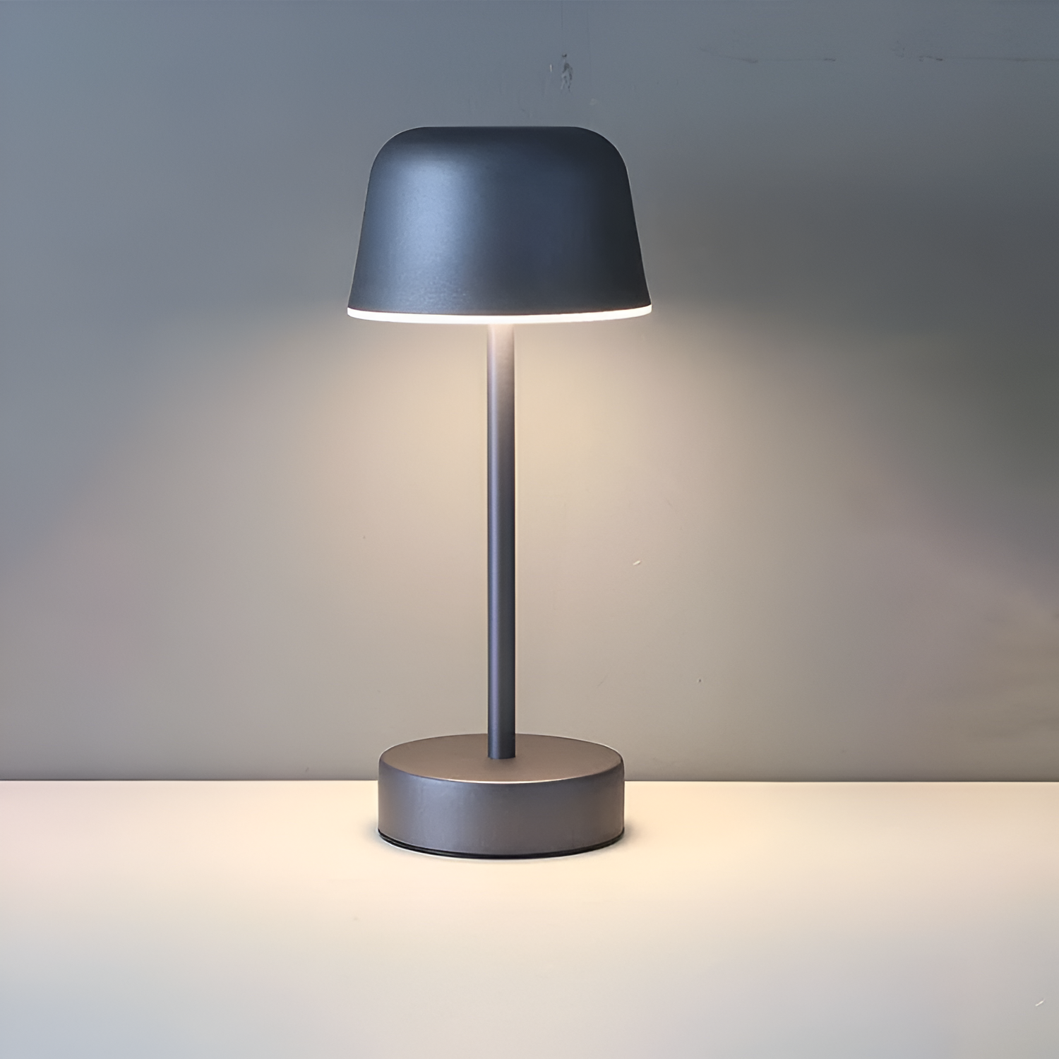 BowLift | Wireless LED Table Lamp in Retro Design