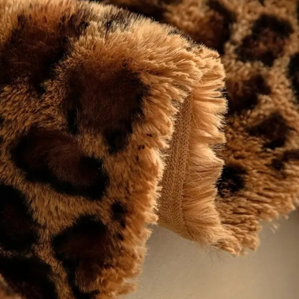 BowLift | Cozy Leopard Print Sofa Cover