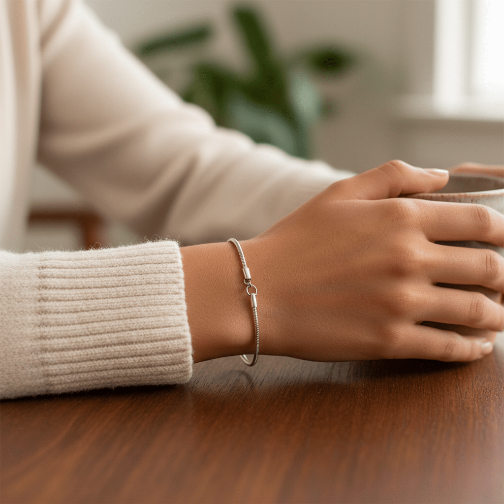 BowLift | Elegant Minimalist Watch with Unique Snake Buckle