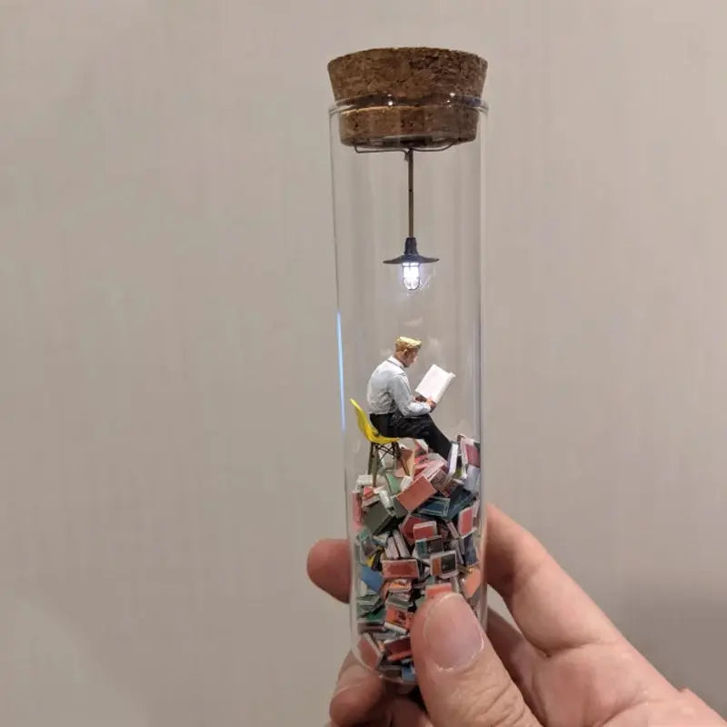 BowLift | Glass-Miniature-Diorama for Book Lovers