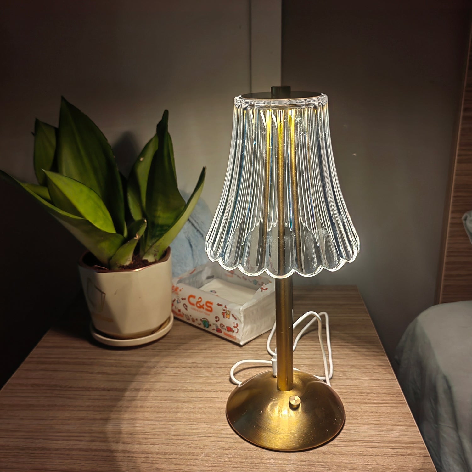 BowLift | RadiantGold – Elegant Portable Table Lamp
