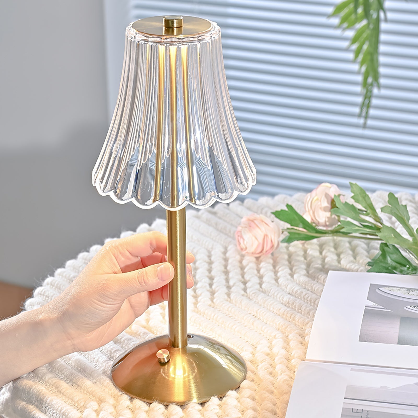 BowLift | RadiantGold – Elegant Portable Table Lamp