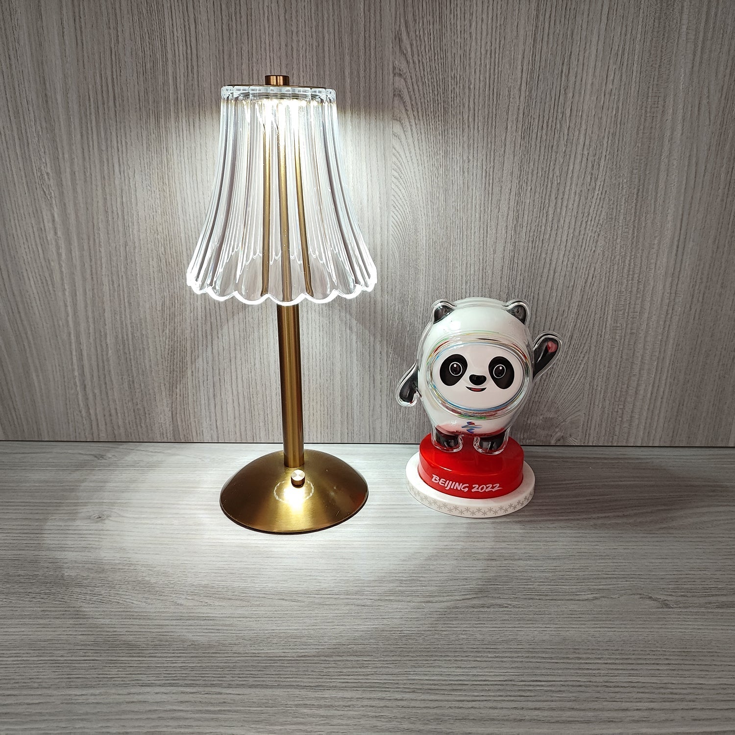 BowLift | RadiantGold – Elegant Portable Table Lamp
