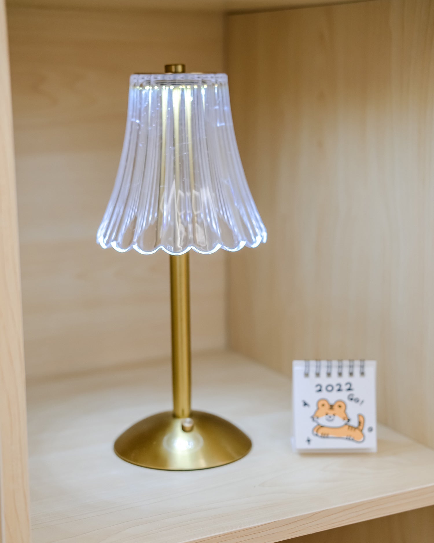 BowLift | RadiantGold – Elegant Portable Table Lamp