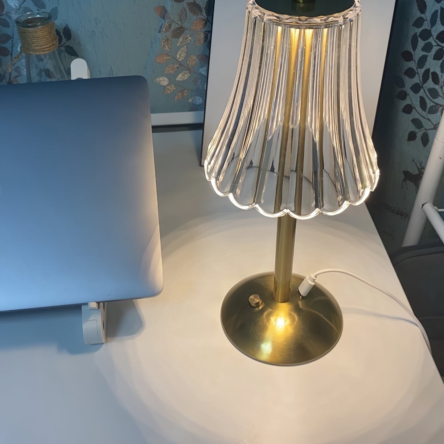 BowLift | RadiantGold – Elegant Portable Table Lamp