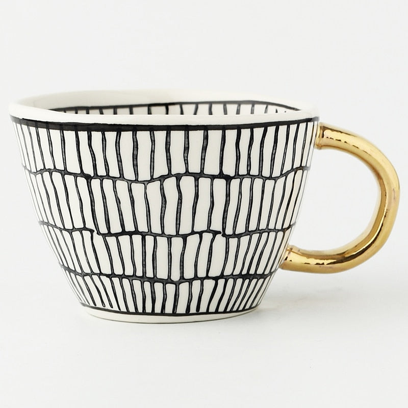 BowLift | Cup with abstract geometric pattern and gold handle