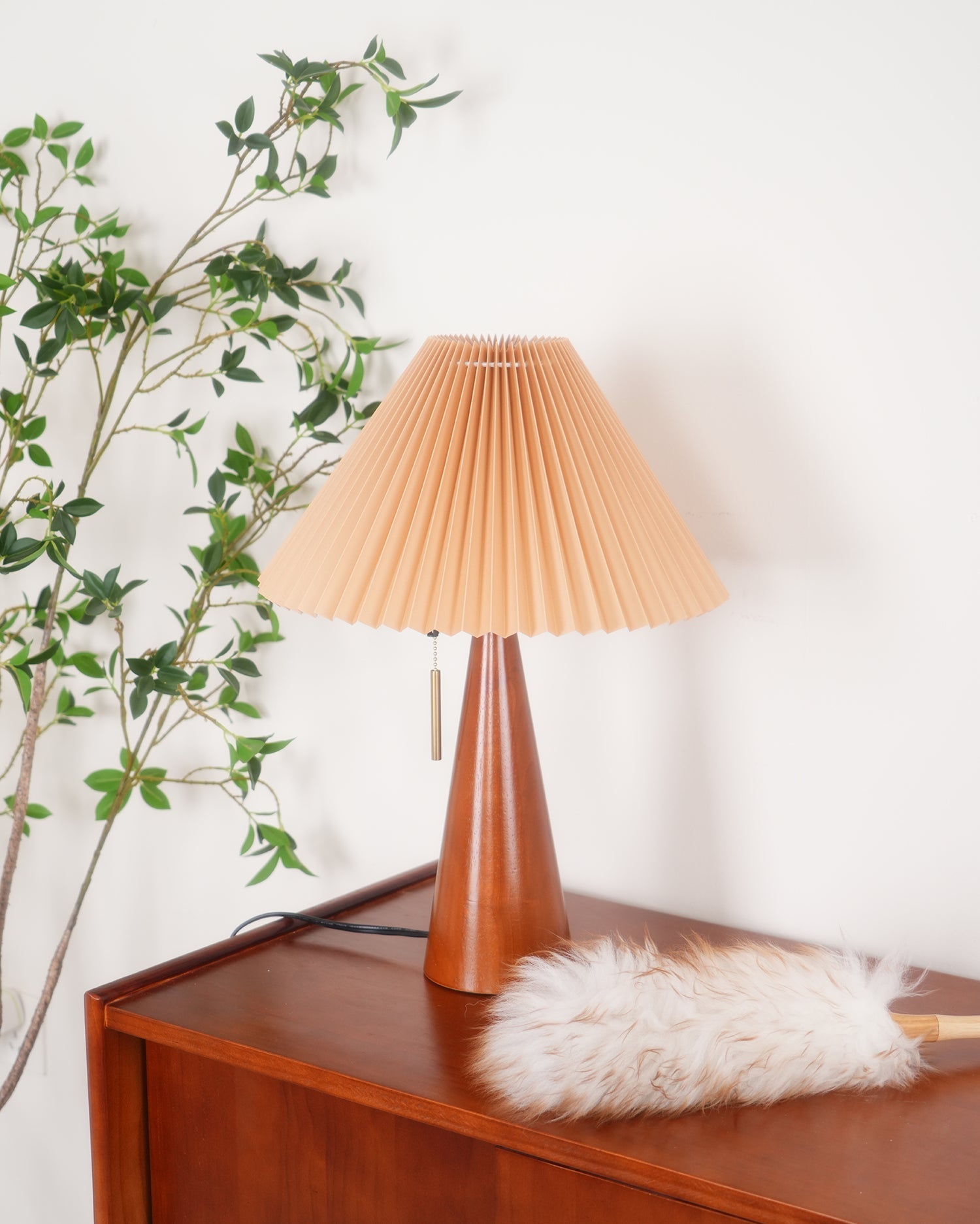BowLift | AntiqueRadiance – Elegant Wood and Metal Table Lamp